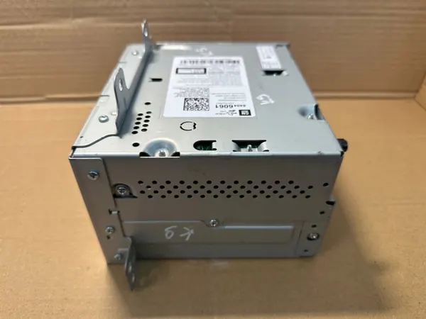 Radio de coche Opel OE 84046061 - Usado image 3