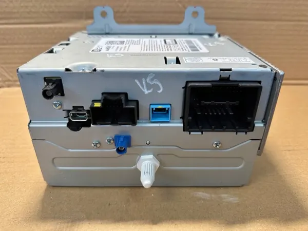 Radio de coche Opel OE 84046061 - Usado image 7