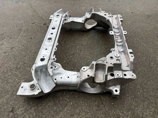 Mercedes Moottorituki OEM A2236228001 Etuosa image 3