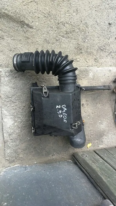 Mercedes-Benz Ilmansuodattimen kotelo OE 6020940404 image 2