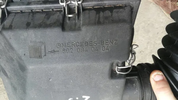 Mercedes-Benz Ilmansuodattimen kotelo OE 6020940404 image 3