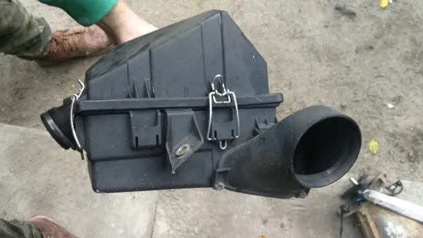 Mercedes-Benz Ilmansuodattimen kotelo OE 6020940404 image 4