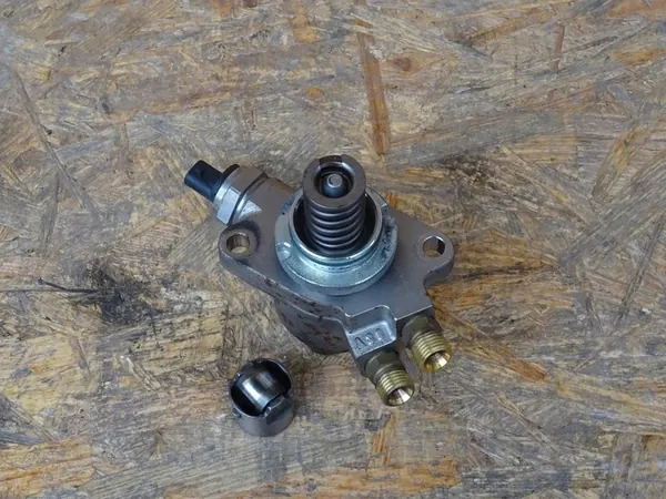 Hochdruckpumpe AUDI RSQ3 8U 2.5 TFSI 07L127025E image 3