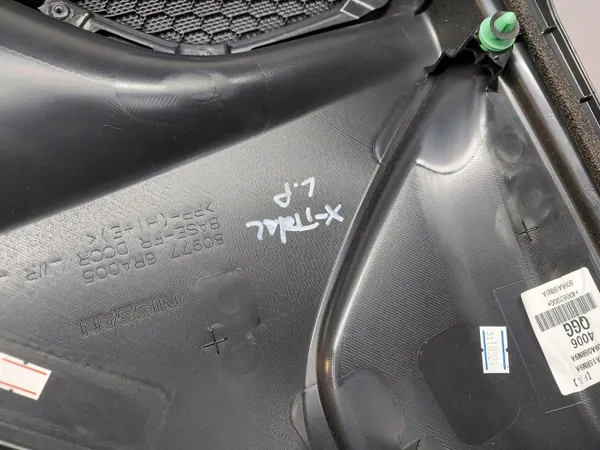Tapicería Puerta Nissan X-TRAIL T33 OEM NISXTRTap802393 image 3