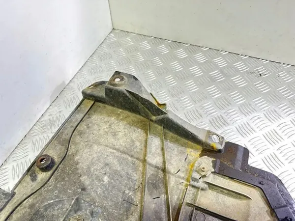 Protector inferior motor Mazda OEM K6805 - Pieza original image 4