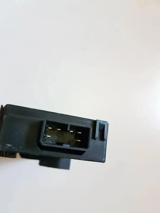 Subaru Forester Schiebedachmotor OEM 65450SA000 image 3