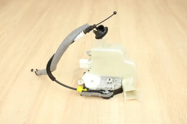 Fram vänster dörrlås 7 pin Audi A6 C7 8J1837015E image 4