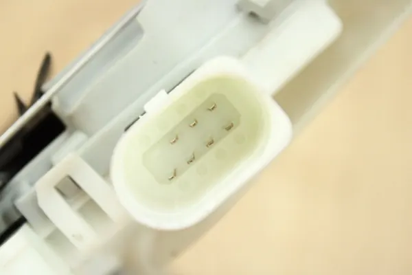 Fram vänster dörrlås 7 pin Audi A6 C7 8J1837015E image 5