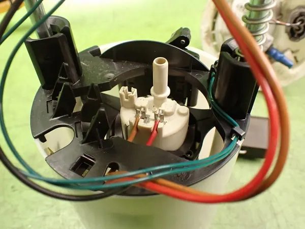 Bränslenivåsensor Pump BMW E87 LIFT 1.6 B 09r OEM 7197073 image 5