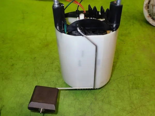 Bränslenivåsensor Pump BMW E87 LIFT 1.6 B 09r OEM 7197073 image 7
