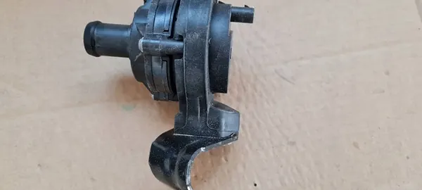 Vattenpump Q3 83A 2.0 TFSI Audi 3QF121599C image 3