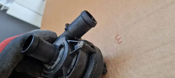 Vattenpump Q3 83A 2.0 TFSI Audi 3QF121599C image 7