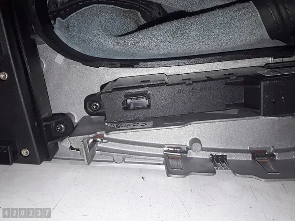 Mercedes Växelspaksram OEM 2118216958 - Begagnad image 7