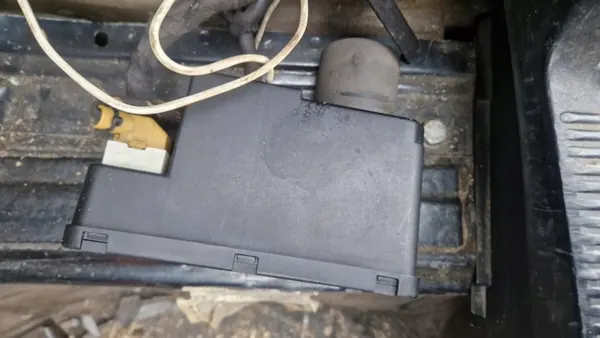 Bomba de cierre central AUDI 80 B4 OEM 8TZ00652204 image 2