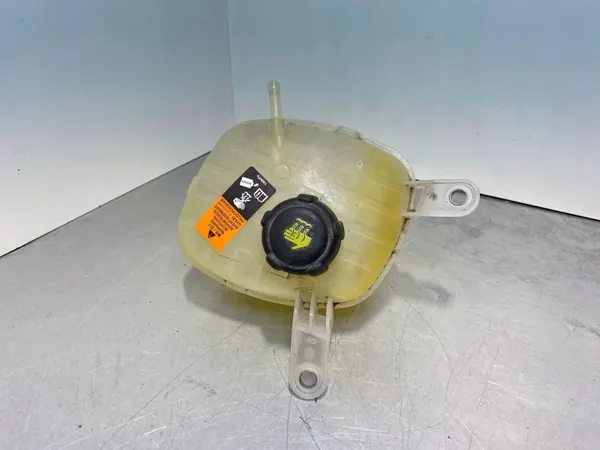 Mitsubishi OE 01123 Utjämningstank - Begagnad image 2