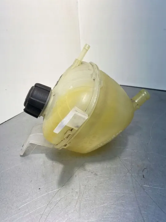 Mitsubishi OE 01123 Utjämningstank - Begagnad image 4