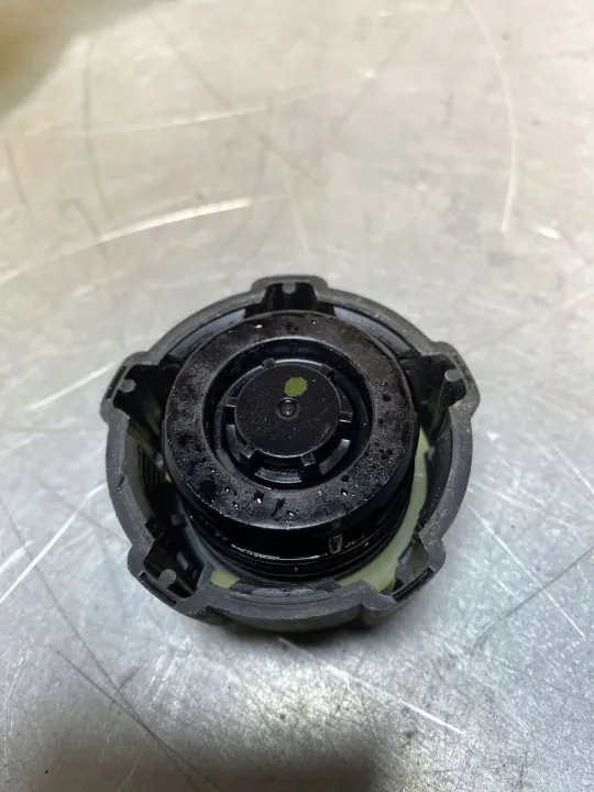 Mitsubishi OE 01123 Utjämningstank - Begagnad image 9