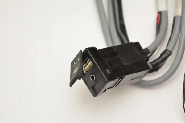 Cable Enchufe USB OEM 86190-0D030 para Toyota image 5