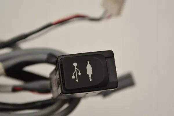 Cable Enchufe USB OEM 86190-0D030 para Toyota image 6