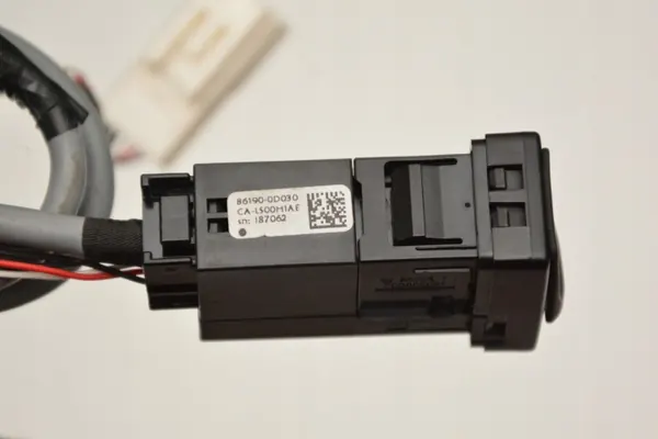 Cable Enchufe USB OEM 86190-0D030 para Toyota image 7