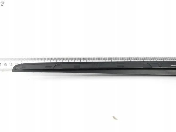 Audi OE 66126528 Tuulilasin tiiviste Oikea 8V5 image 8