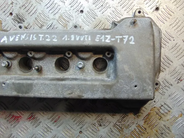 Couvercle de Soupape Toyota OEM AVENSIS T25 1.8 - Occasion image 3