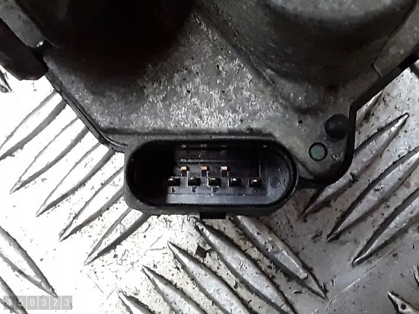 Corpo farfallato VW Passat 2006 2000 TDI 03G128063G image 5