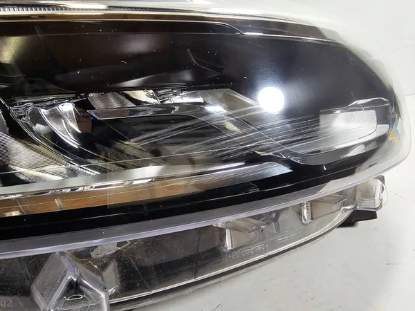 Oikea etu LED-valo Renault Captur I Lift 260107244R image 4