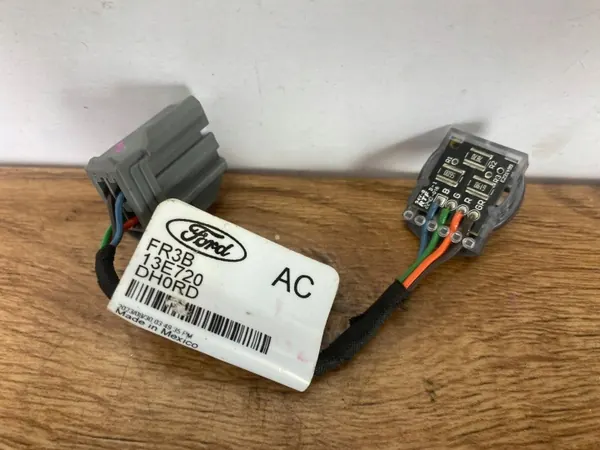 Luz guantera OEM FR3B13E720PI Ford Mustang VII image 7