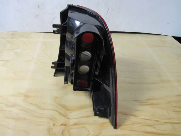 Mercedes-Benz ML W163 2004 Luz trasera izquierda image 3