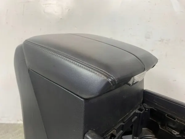 Accoudoir console OEM FOB48421 pour SsangYong Rexton 2017 image 7