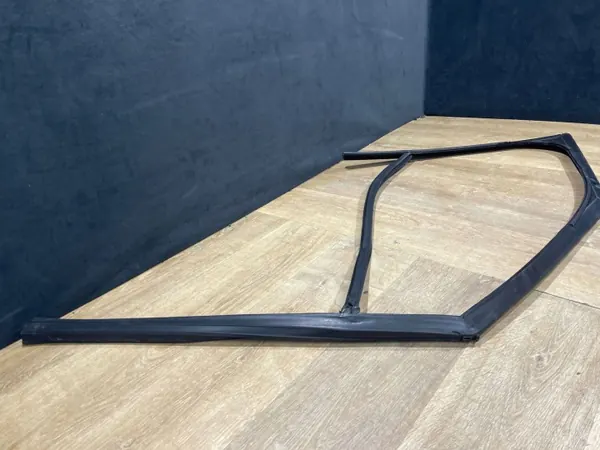 Joint de vitre porte avant gauche J8A221597A Range Rover Velar image 3
