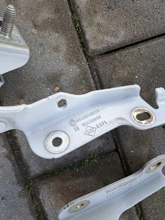 Renault OE 654010249R Motorhuvehängsel Set Fram image 3