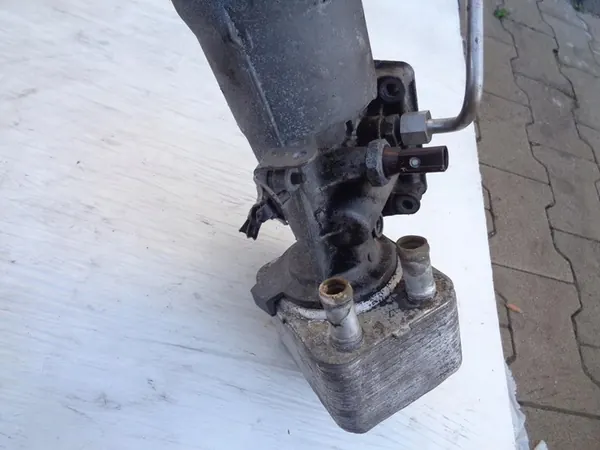 Oljefilterhus 045115389K Audi A3 8P Golf V Touran Passat B6 2.0 TDI image 4