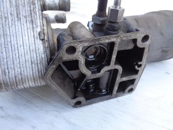 Oljefilterhus 045115389K Audi A3 8P Golf V Touran Passat B6 2.0 TDI image 5