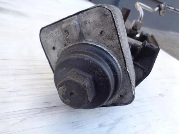 Oljefilterhus 045115389K Audi A3 8P Golf V Touran Passat B6 2.0 TDI image 6