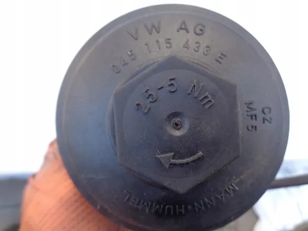 Oljefilterhus 045115389K Audi A3 8P Golf V Touran Passat B6 2.0 TDI image 8