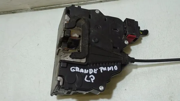 Türschloss vorne links Fiat Grande Punto 2008 OEM 55701963 image 4