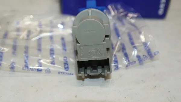 Volvo OE 31264377 Bromsljussensor - Begagnad image 3
