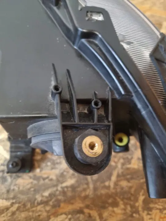 VW Caddy IV Oikea Ajovalaisin Eurooppalainen image 2