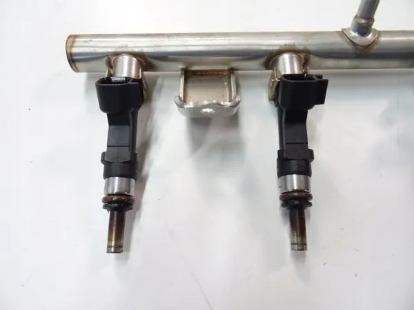 Carril inyector MG OE OEM 136761 para MG3 1.5 Híbrido image 3