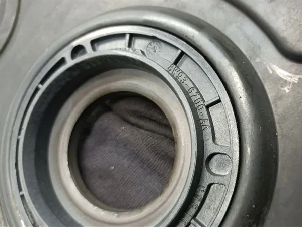 Joint de vilebrequin OEM 8W93-6L073-A pour Jaguar 3.0 SC image 4