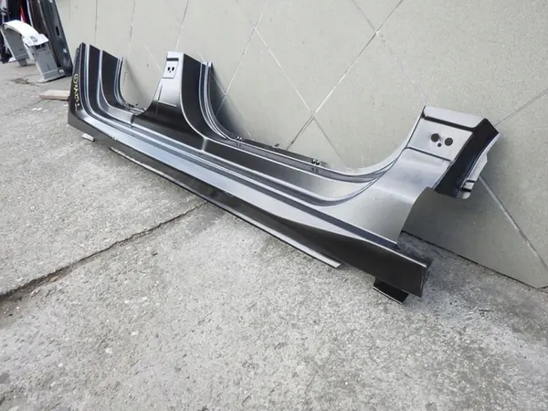 PEUGEOT 208 II 2019- Rechter Dorpel OEM image 3