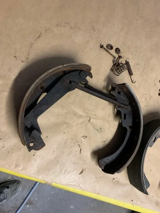 Opel Commodore A bakre bromsbackar OEM 1028 image 5