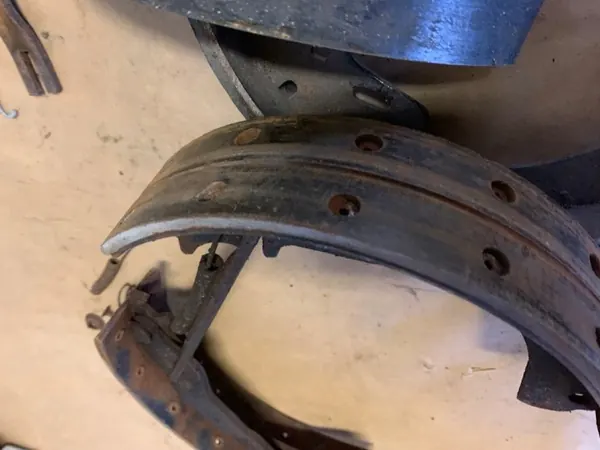 Opel Commodore A bakre bromsbackar OEM 1028 image 7