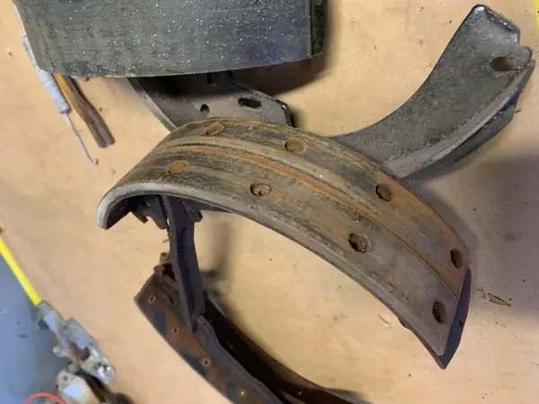 Opel Commodore A bakre bromsbackar OEM 1028 image 8