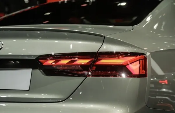 OEM 9205848594949 Spoiler Audi A5 S5 - Usado image 4