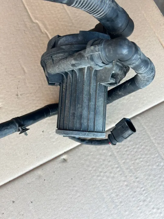 Toissijainen ilmapumppu OEM 8D1820021 Audi A4 B5:lle image 3