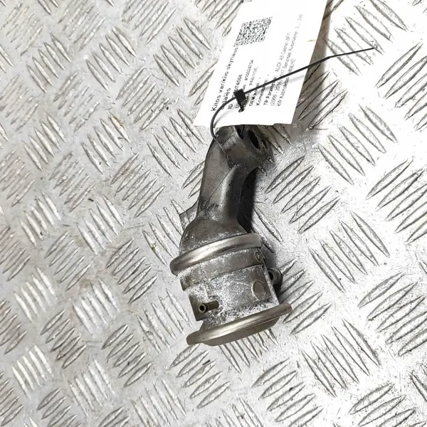 Motorutrymmet delar Audi A5 Cabrio 3.0L OEM 06E131101K image 3