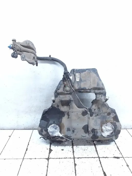 Audi A4 B7 Polttoainesäiliö OEM 4048968TT - Käytetty image 2